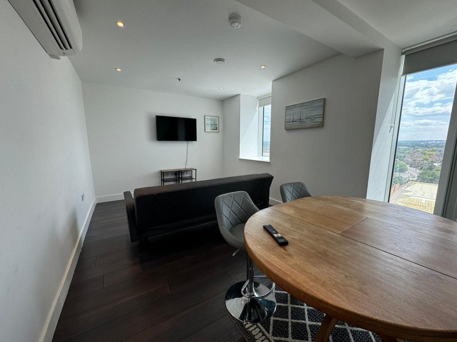 Cozy One Bedroom Flat 20 Mins Central London Bp142 Екстериор снимка